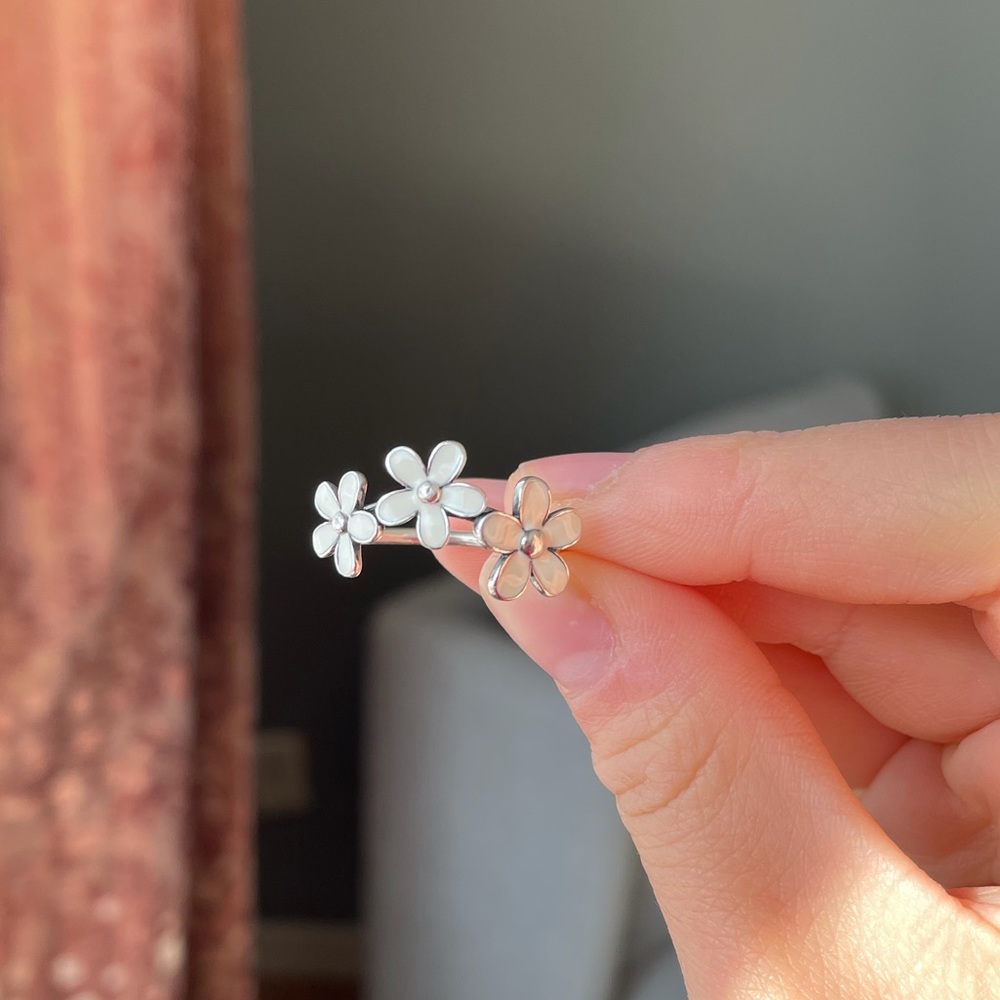 Pandora daisy ring